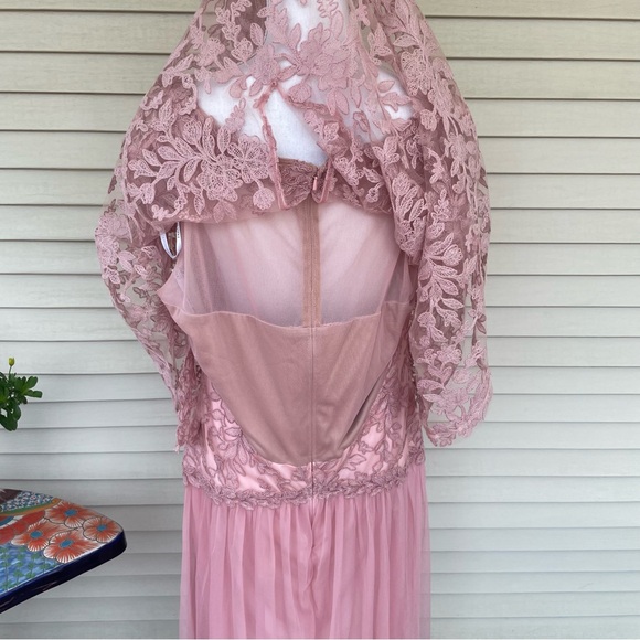 TADASHI SHOJI Embroidered Lace Cape Dress in Rose Quartz (Altered) - Picture 5 of 11